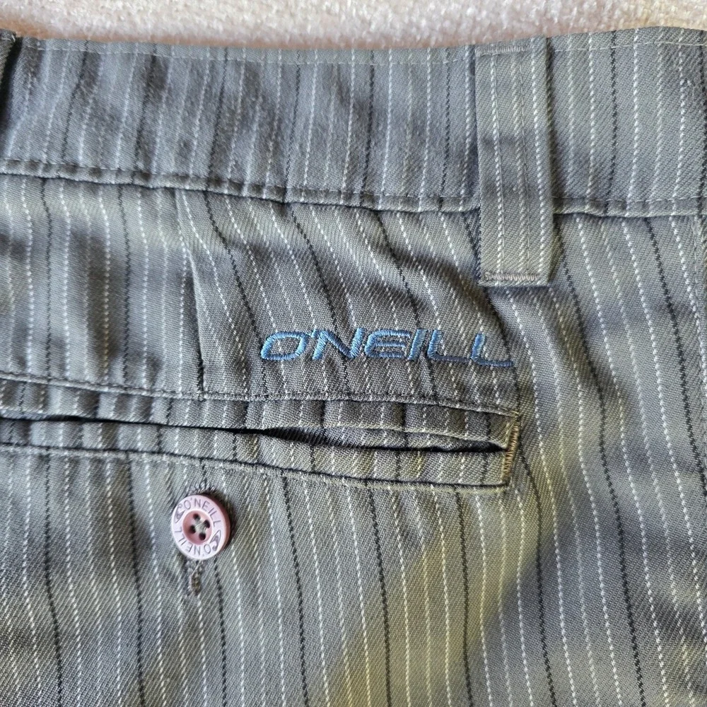 O'Neill Shorts Mens 33 Gray black striped Chino‎ Shorts Flat Front Zip Fly Surf
